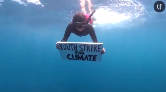 Une militante mauricienne pour le climat organise une manifestation sous-marine - Vidéo Twitter Reuters.