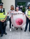  Des manifestantes devant les locaux de Facebook à Londres pour protester contre la censure des tétons le 1er septembre 2021 