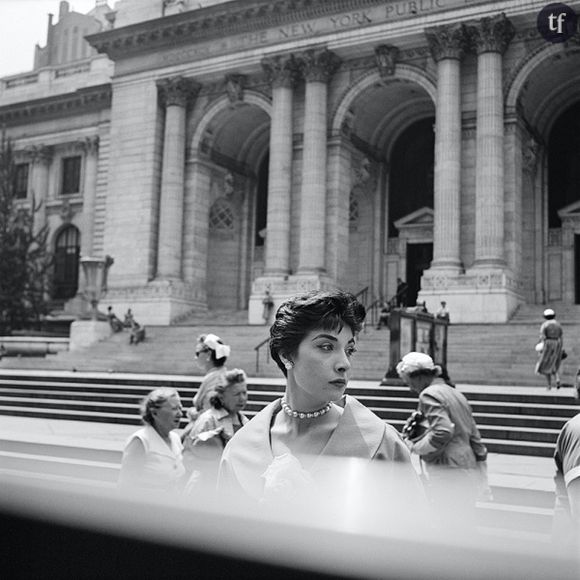 Vivian Maier, la gouvernante qui était (aussi) une photographe de génie [Bibliothèque publique de New York, 1954]