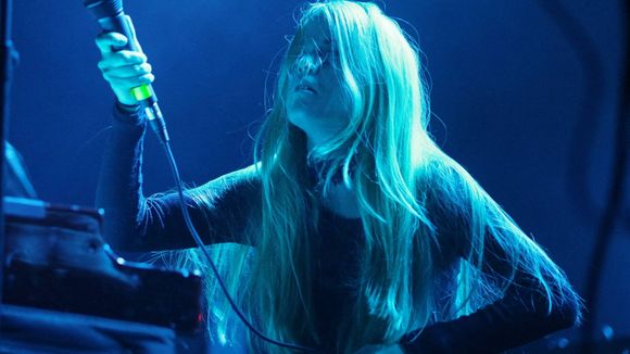 Des catholiques intégristes empêchent des concerts d'Anna von Hausswolff, jugée "sataniste"