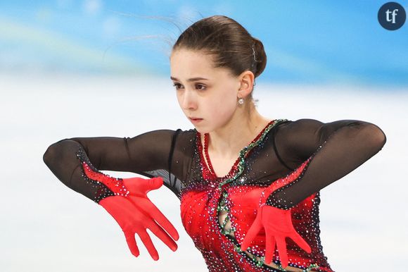 La patineuse russe Kamila Valieva s'entraîne avant la compétition individuelle le 17 février 2022 aux JO de Pékin