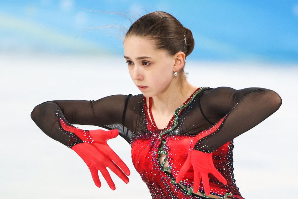 La patineuse russe Kamila Valieva s'entraîne avant la compétition individuelle le 17 février 2022 aux JO de Pékin