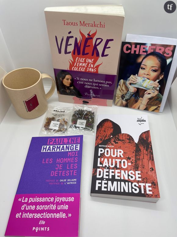 La box féministe grand format de la librairie Un livre et une tasse de thé.