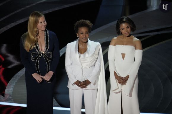 Amy Schumer, Wanda Sykes et Regina Hall, lors des Oscars 2022.