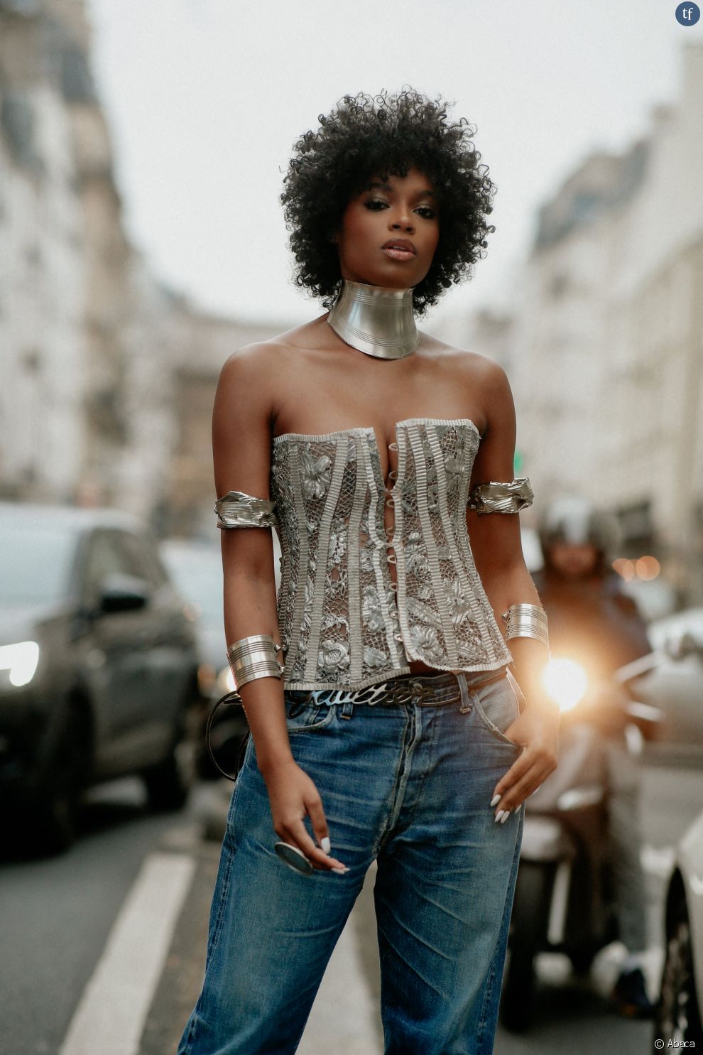 Street style : Didi Stone avant le défilé Jean-Paul Gaultier le 26 janvier 2022 à Paris 
