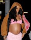 Rihanna, enceinte, à une fête d'anniversaire à Los Angeles le 11 avril 2022