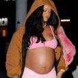 Rihanna, enceinte, à une fête d'anniversaire à Los Angeles le 11 avril 2022
