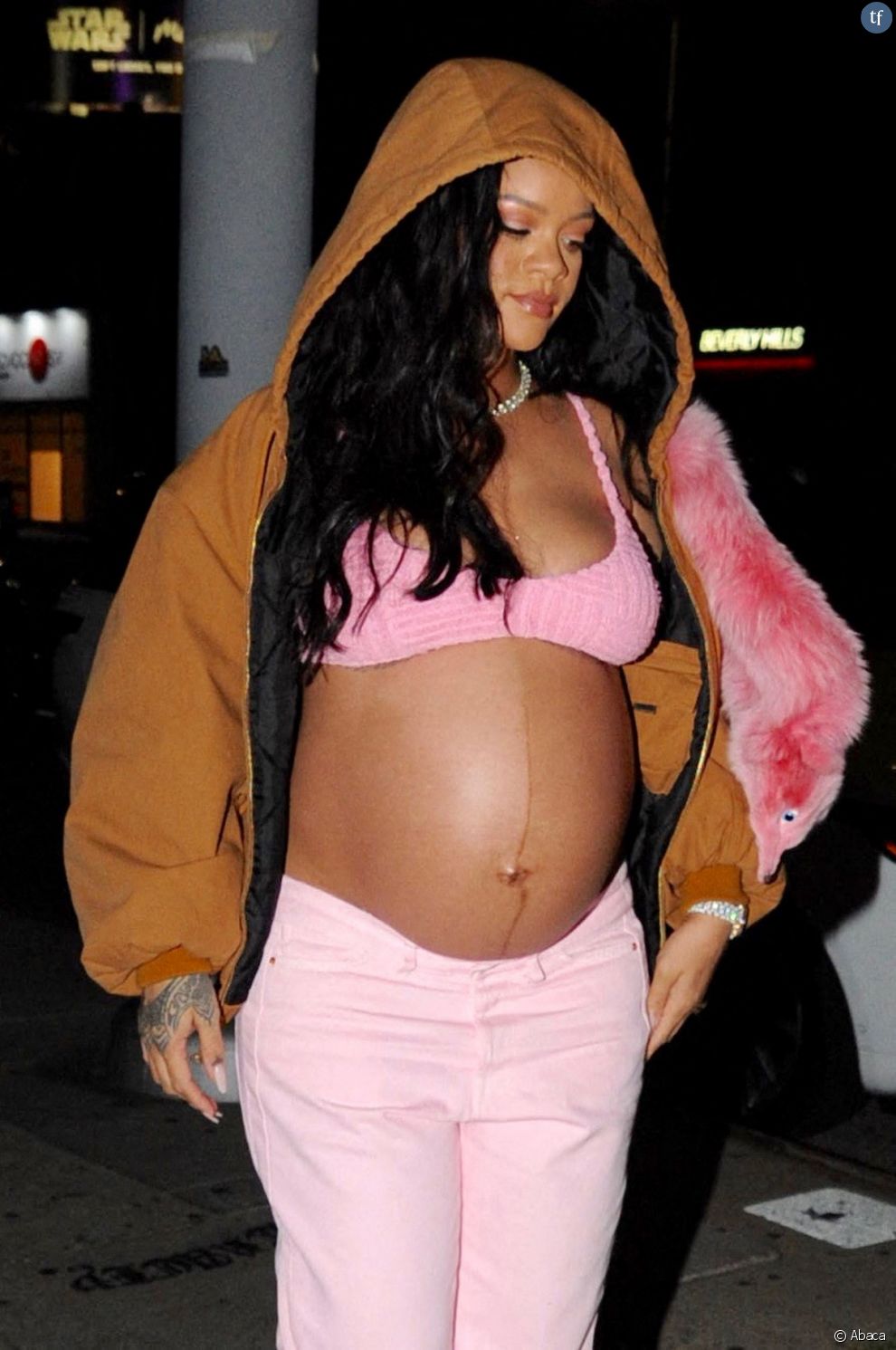Rihanna, enceinte, à une fête d&#039;anniversaire à Los Angeles le 11 avril 2022
