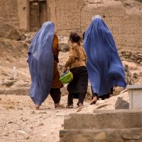 En Afghanistan, des parents vendent leurs petites filles pour pouvoir survivre