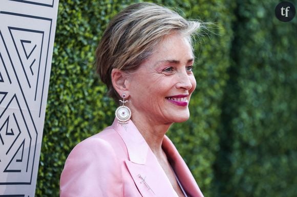 Sharon Stone pose à Hollywood, juin 2022