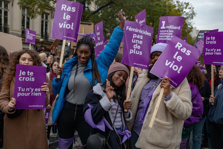 "Sans patriarcat", un manifeste pour dénoncer les violences sexistes et sexuelles [Ci contre, les Les slogans de la marche #NousToutes]