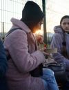 "De nombreux Européens sont frustrés de voir des Russes en vacances dans différentes villes européennes, tandis que les Ukrainiens souffrent", réagit la presse belge