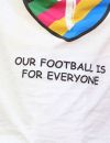  Le ministre britannique, également en chargé de l'Egalité, a affirmé qu'en tant qu'homme homosexuel, il se devait d'envoyer un message de solidarité aux fans de football qui ne se sentaient pas suffisamment "à l'aise" pour aller supporter leur équipe au Qatar 