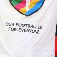  Le ministre britannique, également en chargé de l'Egalité, a affirmé qu'en tant qu'homme homosexuel, il se devait d'envoyer un message de solidarité aux fans de football qui ne se sentaient pas suffisamment "à l'aise" pour aller supporter leur équipe au Qatar 