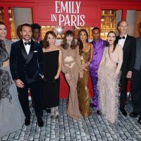 Une photo du casting d'"Emily in Paris" se fait atomiser (à tort)