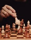 Génie iranienne des échecs, Sara Khadem doit s'exiler après avoir joué sans voile