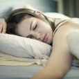 Si un individu peut se contenter de cinq heures de sommeil, huit heures est un chiffre beaucoup plus important à conserver à l'esprit.