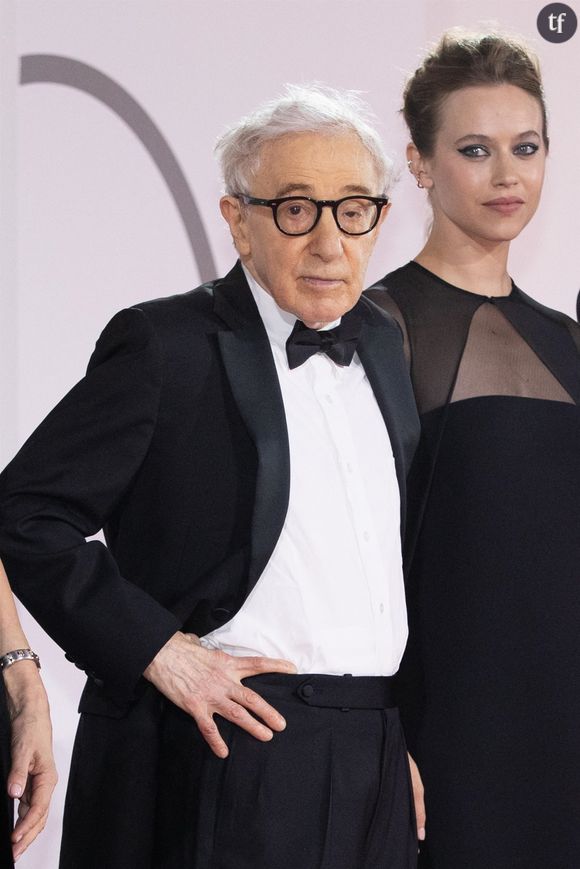 Woody Allen se dit pourtant favorable au mouvement qui a éclaté à Hollywood en 2017.
Woody Allen et Lou de Laâge à la première du film "Coup De Chance" lors du 80ème Festival International du Film de Venise, La Mostra, à Venise, Italie, le 5 septembre 2023. 