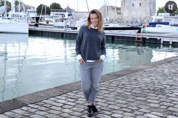 Lorie Pester assiste à un photocall pour le film "Demain nous Appartient" lors du 4eme Jour du 19e Festival de la Fiction TV Francophone de La Rochelle à La Rochelle, le 16 septembre 2017.