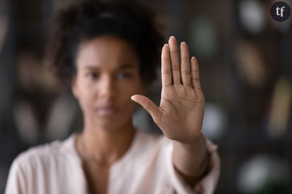 Lorsque la planète s'écroule, il en est bien souvent de même pour la condition féminine, les libertés et droits qui lui sont associés : elle est généralement la première des victimes.  
