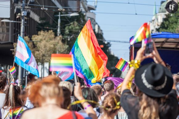 "Ce sont les mêmes insultes qui sont utilisées de façon décomplexée dans les cours de récréation, où " pédé " reste l'une des plus prononcées, et sur les réseaux sociaux, caisse de résonnance de la haine anti-LGBTI"