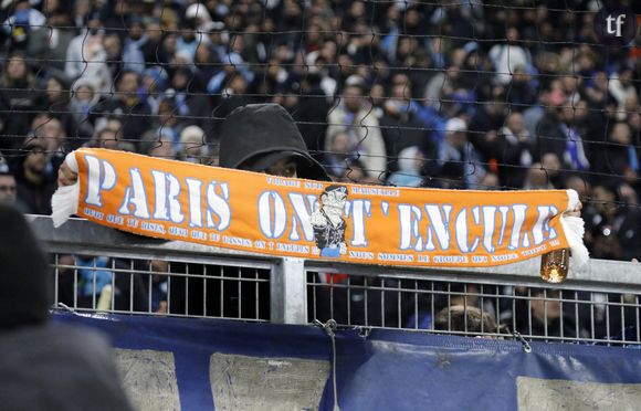 Les chants homophobes dans le sport, c'est carton rouge ! Sos Homophobie s'indigne