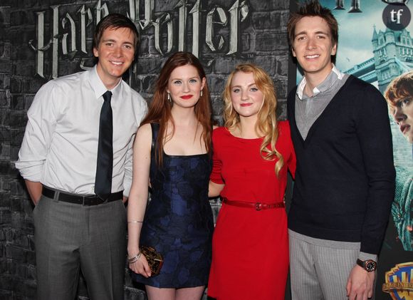 James Phelps, Bonnie Wright, Evanna Lynch et Oliver Phelps assistent à l'inauguration de "Harry Potter : L'exposition" qui s'est tenue au Discovery Times Square à New York, NY, USA le 04 avril 2011.