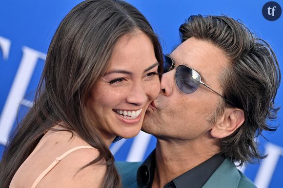 Stamos avoue avoir longtemps hésité à écrire ses mémoires, et à aborder ce sujet. Il a écrit, réécrit, mis dans le tiroir, attendu, avant de s'y remettre. Pourquoi est-ce si dur ?
Caitlin McHugh et son mari John Stamos au photocall de la première du film "La Petite Sirène" au Dolby Theatre à Hollywood, Los Angeles, Californie, etats-Unis, le 8 mai 2023. 