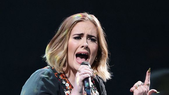 Adele : cette déclaration d'amour... au médecin qui l'a aidée à accoucher !