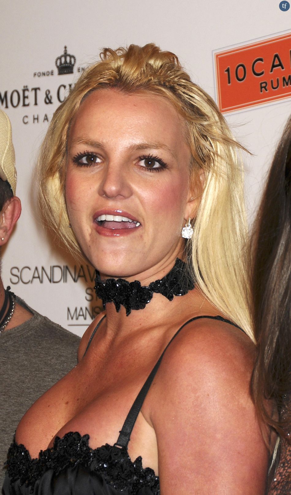 Trop sulfureuse : Britney Spears pose topless... Et se fait virer d&#039;un hôtel !