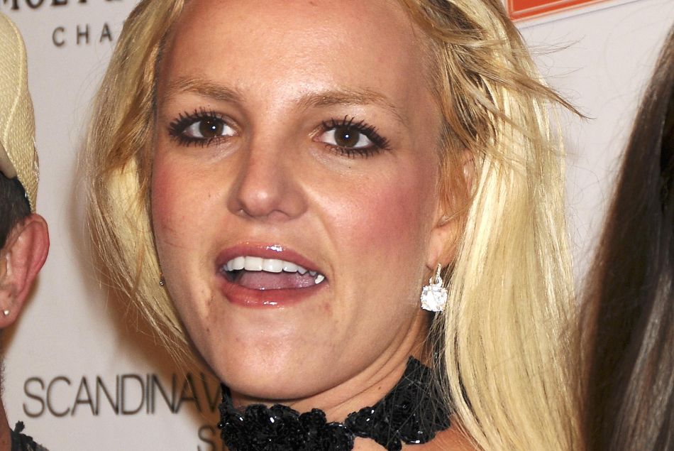 Trop sulfureuse : Britney Spears pose topless... Et se fait virer d'un hôtel !