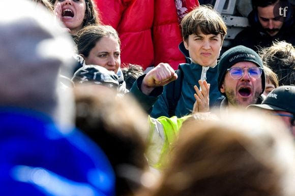 "A travers les livres, il est possible de parler de soi et du monde, de soi dans le monde, du monde en soi. Les lectures qu'Adèle Haenel a choisi de nous faire partager font apparaître les autres et le monde."
Photo by Tesson/ANDBZ/ABACAPRESS.COM