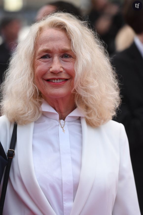 Est-ce pour autant dire que Les valseuses fait l'apologie du viol, au sein d'un art ou montrer permet également de dénoncer ? Qu'exprime au fond le regard du cinéaste ?  
Brigitte Fossey - Montée des marches pour la cérémonie de clôture du 75ème Festival International du Film de Cannes. Le 28 mai 2022 © Giancarlo Gorassini / Bestimage 