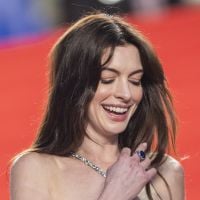 "C'est à 40 ans que tout se passe !", se réjouit Anne Hathaway