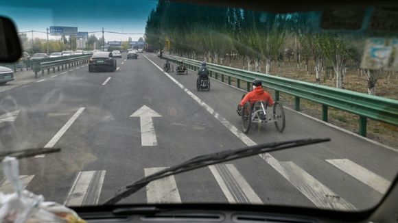 "Lutter contre les préjugés et s'ouvrir au monde" : en Chine, on propose des vélos aux cyclistes handicapés
