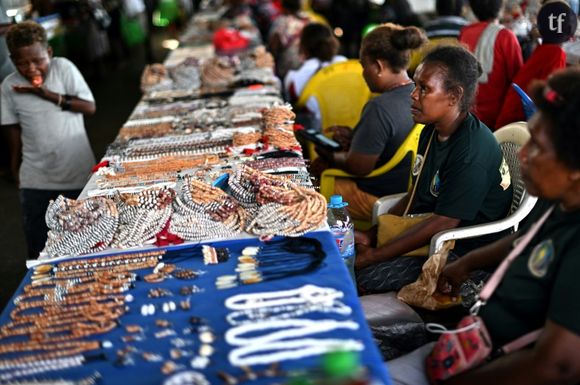 Des bijoux locaux vendus à Honiara, dans les îles Salomon, le 20 avril 2024