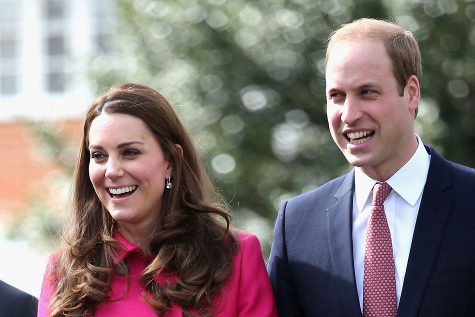 Le prince William, le duc de Cambridge et Catherine Kate Middleton, la duchesse de Cambridge, enceinte se rendent sur un studio d'enregistrement mobile à Londres le 27 mars 2015. 