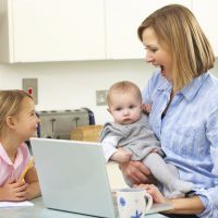 Les enfants se portent très bien quand leur mère travaille, c'est (enfin) scientifiquement prouvé !