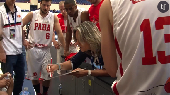 Hélène Guillaume et l'équipe du Pays d'Aix Basket.