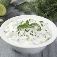 Comment faire une sauce tzatziki traditionnelle à la grecque : la recette parfaite