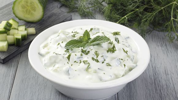 Comment faire une sauce tzatziki traditionnelle à la grecque : la recette parfaite