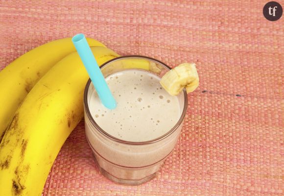 Un délicieux smoothie banane-fraise.