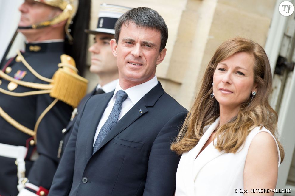 Manuel Valls et Anne Gravoin à l&#039;hôtel Matignon à Paris le 3 juin 2015.
