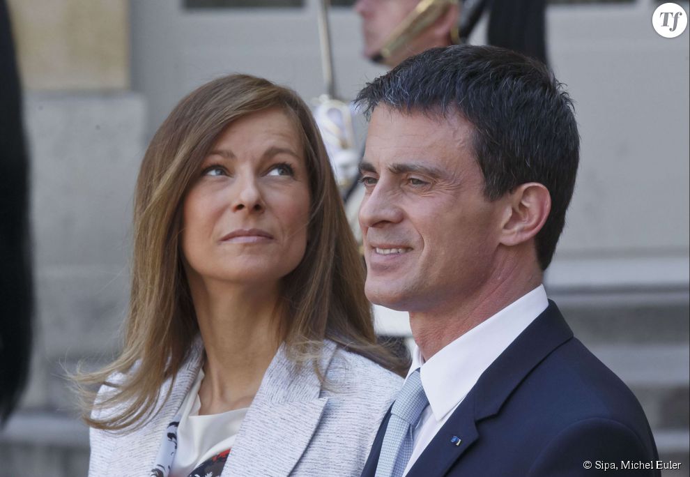 Manuel Valls et Anne Gravoin à l&#039;hôtel Matignon à Paris le 8 avril 2015.