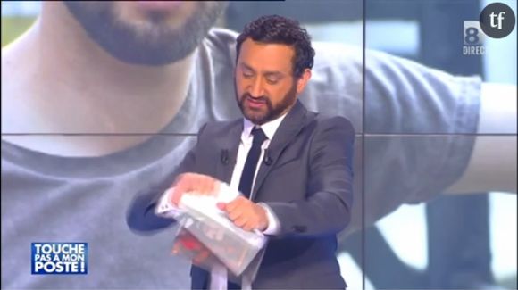 Cyril Hanouna déchire la bio de Kendji Girac dans "Touche pas à mon poste"