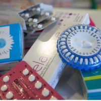 Contraception naturelle : pourquoi les femmes rejettent-elles de plus en plus la pilule ?