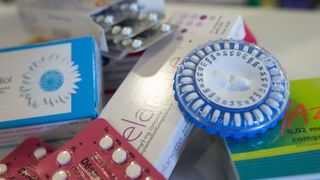 Contraception naturelle : pourquoi les femmes rejettent-elles de plus en plus la pilule ?