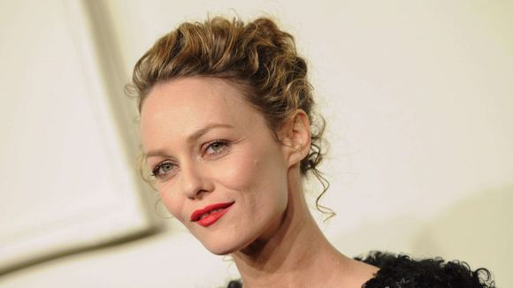 Vanessa Paradis : Elsa se confie sur son passé "très violent"