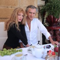 Arielle Dombasle parle de sa relation avec BHL : "Il n'y a que moi qui puisse le sauver !"