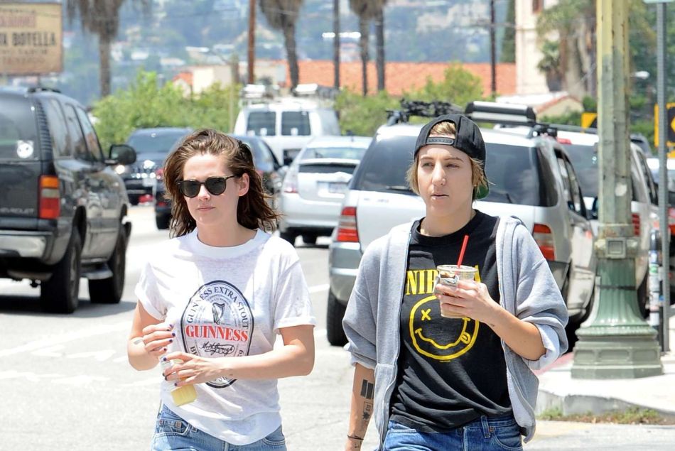 Kristen Stewart et Alicia Cargile dans les rues de Los Angeles